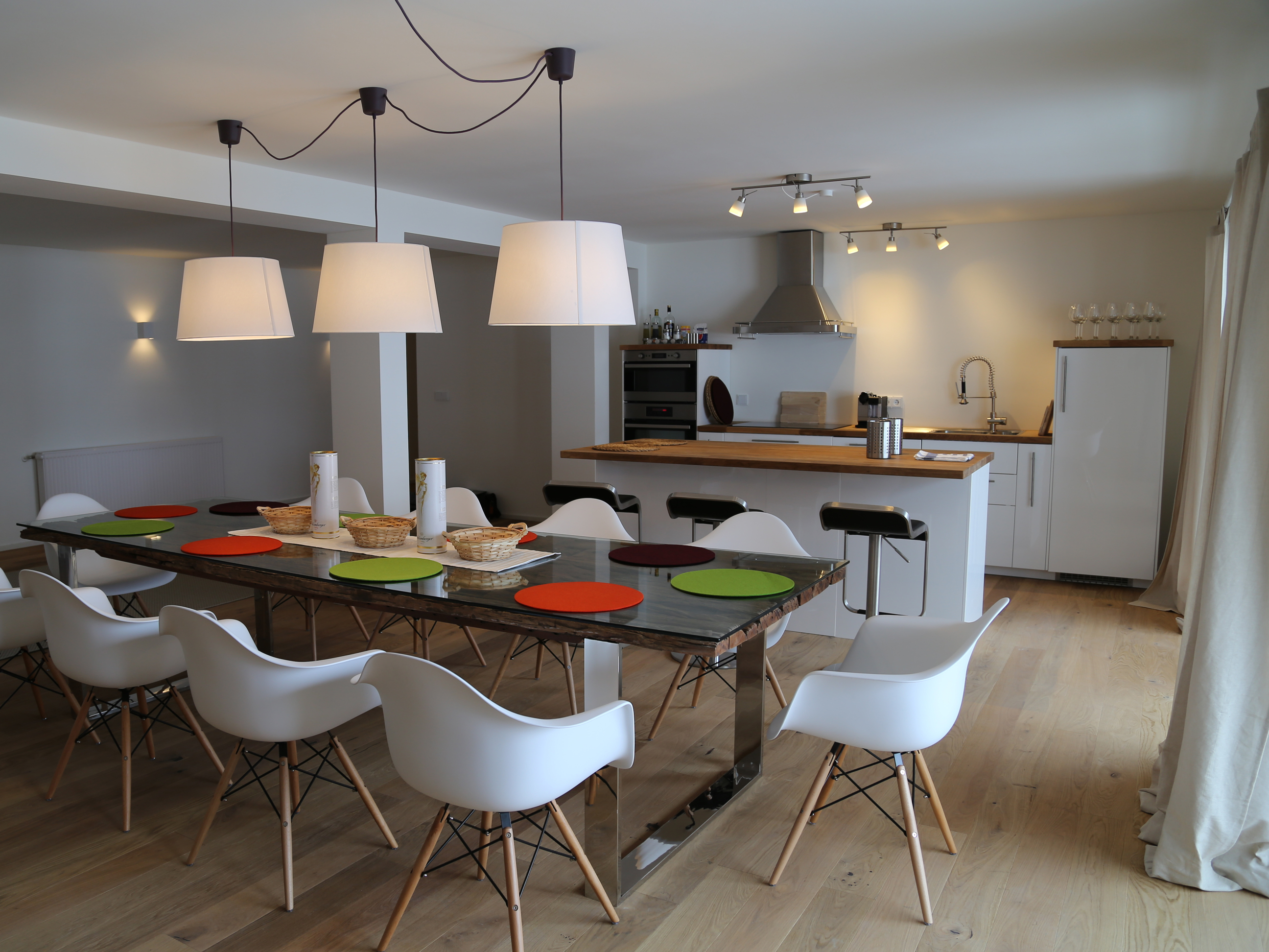 Wohnzimmer holztisch massiv: massivholz couchtisch von tischfabrik ...